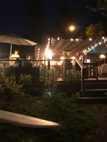 a couple of people sitting on a bench at night at Maison Belle Vue in Chiddes