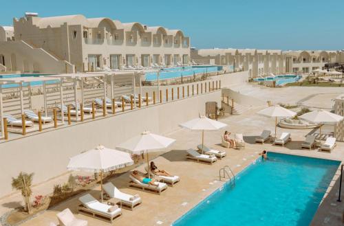 Sunrise Anjum Resort — Pool view