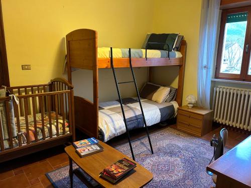 a room with two bunk beds and a crib at Lecine 73 in Gioia dei Marsi