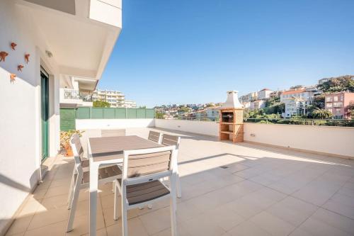 Cascais Sunny with very spacious terrace