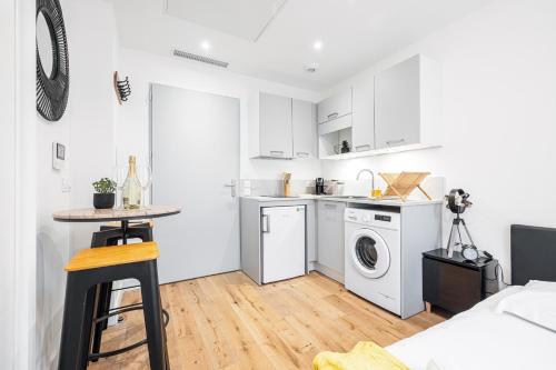 Charming City Center Studio 108