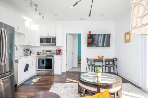 a kitchen with a table and chairs in a room at Brand-new Parkview with Balcony in Old Fourth Ward 542Blvd203 in Atlanta