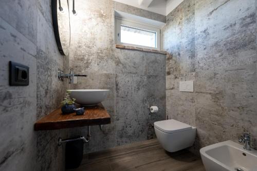 a bathroom with a sink and a toilet at Casa Addis B&B in Scapezzano