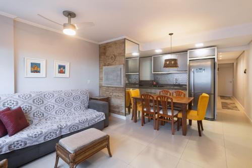 Kuchyň nebo kuchyňský kout v ubytování Apartamento com 2 Dormitórios no Coração da Praia Grande - Torres/ RS