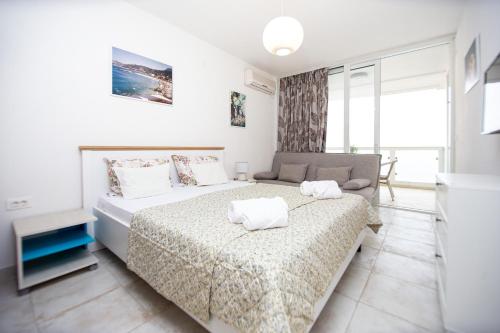 Apartments AriaSana-5m from the beachにあるベッド