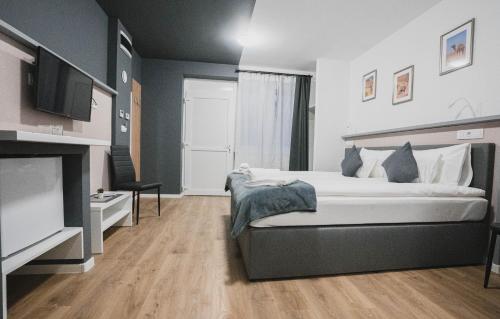 Ένα ή περισσότερα κρεβάτια σε δωμάτιο στο Safari Hotel