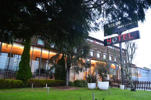 a hotel with a sign in front of a building at Ruta Jacobea in Lavacolla