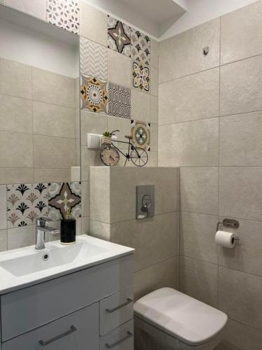 Ένα μπάνιο στο Apartament Chiara
