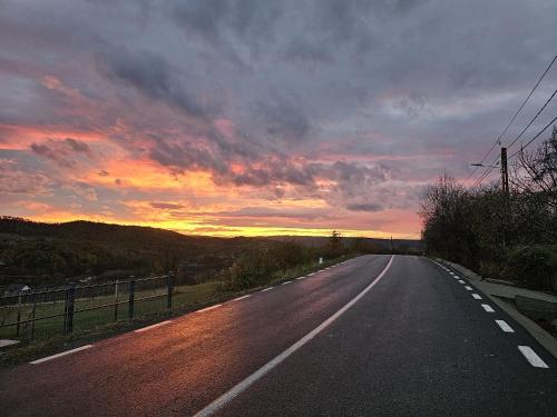 Φυσικό τοπίο κοντά σε οργανωμένο κάμπινγκ