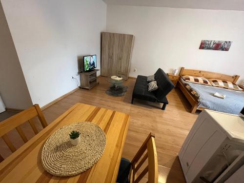 a living room with a table and a couch at Apartman Centrum in Banská Bystrica