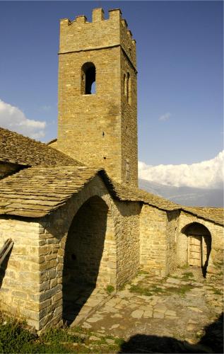an old brick building with a tower on top at O Chardinet d'a Formiga in Aínsa