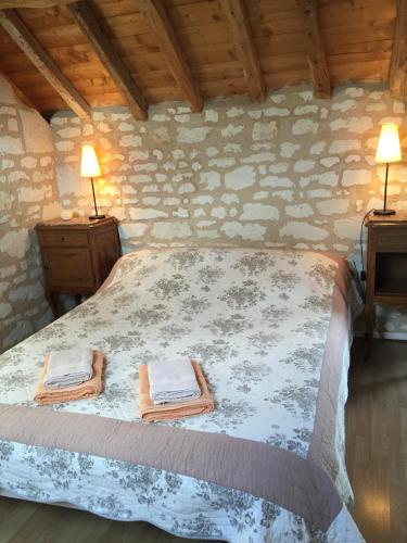 Postel nebo postele na pokoji v ubytování Les Caves