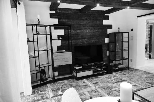 TV a/nebo společenská místnost v ubytování APARTMAN Tradicia