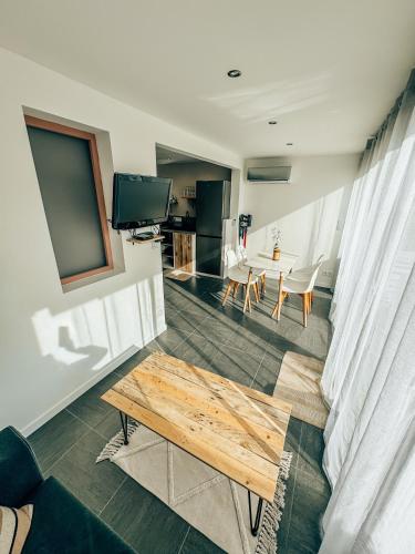 a living room with a table and a dining room at BEACH HOUSE 100M PLAGE, SUR LE PORT. in Frontignan
