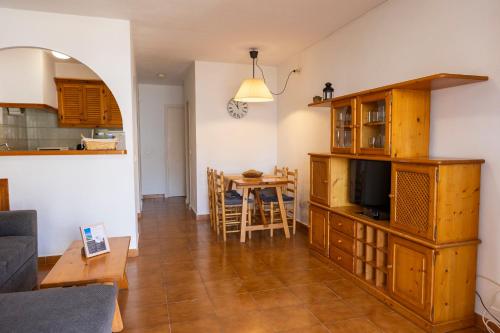 a living room with a kitchen and a dining room at Fee4Me Menorca, appartment a few minutes from the beach in Arenal d'en Castell