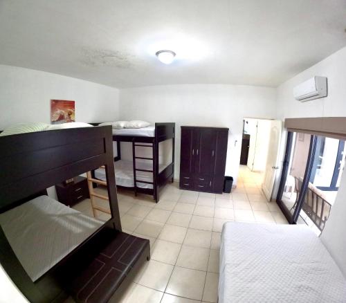 a room with a room with a bed and a table at PB 2 recamaras, alberca y futbolito in San Carlos
