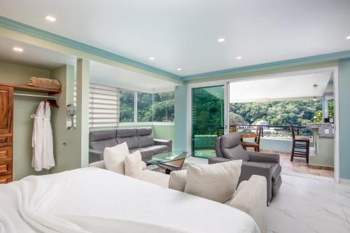 Posezení v ubytování Puerto Vallarta Family Vacation Home, Beach Frontage