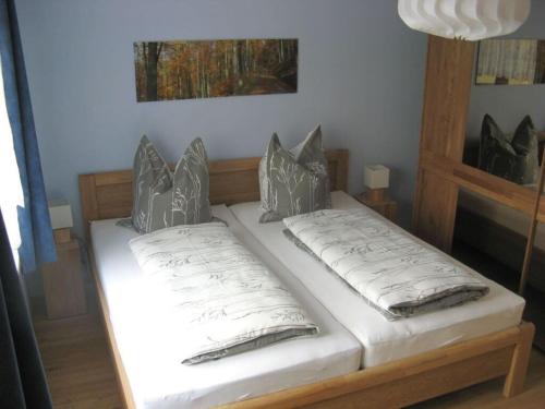 Säng eller sängar i ett rum på Gutsweg One - Apartment 2