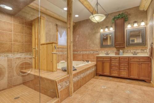 Bilik mandi di Great Pine Lodge