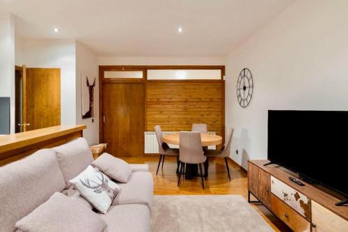 TV a/nebo společenská místnost v ubytování Avet, Acogedor alojamiento en Llívia