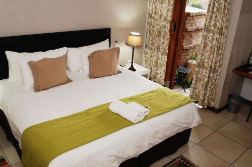 Ένα ή περισσότερα κρεβάτια σε δωμάτιο στο Zebrina Guest House