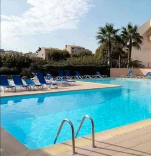 Cap d'Agde méditerranée studio 4 pers piscine rdc parking gratuit