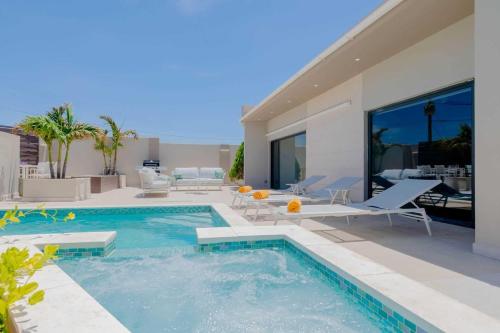 CD03 - Private Villa with pool - 5min from Eagle Beach - 4BR house