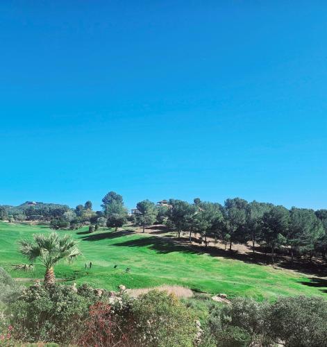 TRES BELLE VILLA AVEC PISCINE, TENNIS et GOLF