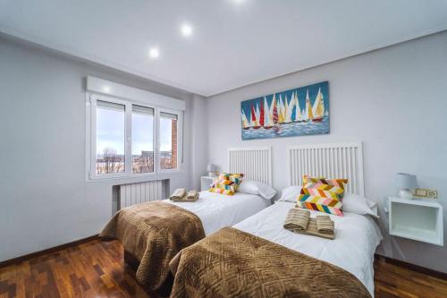 Ventana de Poniente, dos dormitorios frente a la playa con parking privado