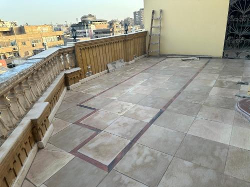an empty balcony with a view of a city at Misr Al Gadedah Rooms in Cairo