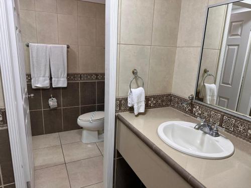 Koupelna v ubytování Baja Inn Hoteles Ensenada