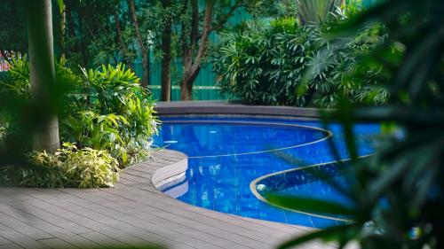 Fully-equipped 1-Bedroom w/ Balcony + FREE swimming pool access tesisinde veya buraya yakın yüzme havuzu