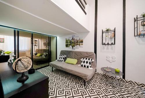 Secret Garden Apartment - Free Parking 1081 Budapest, 2 II. János Pál pápa tér kép - 3