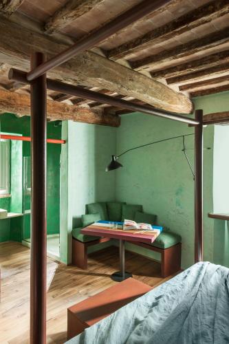 Ein Sitzbereich in der Unterkunft Monteverdi Tuscany