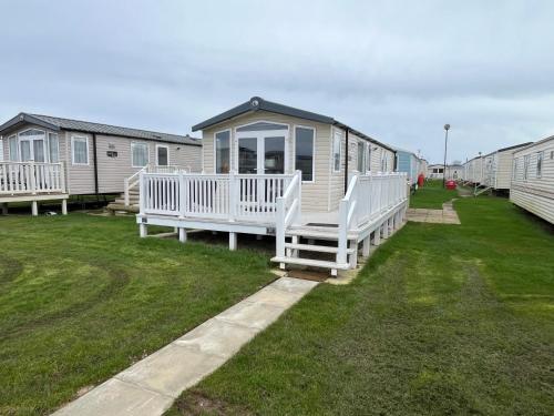 a row of mobile homes in a yard at Oak Green- Top award winning caravan! in Gristhorpe