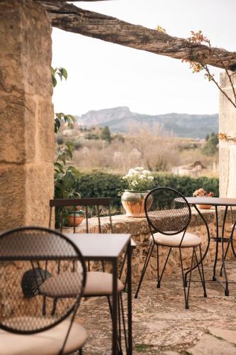 a group of chairs and tables on a patio at Hotel Hort De Fortunyo in Arnés