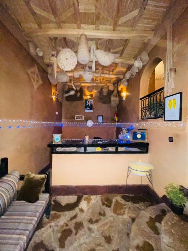 Kasbah Ennakbにあるテレビまたはエンターテインメントセンター