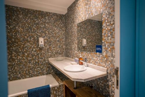 Manzanares Suites tesisinde bir banyo
