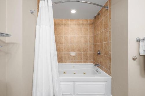 Dunes Village/King bedOceanfront 2b/2b/waterpark photo 29