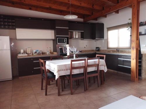 Kuhinja ili čajna kuhinja u objektu Depto Viamonte PlantaAlta, 2Dorm, Terraza, Cochera