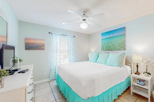 a bedroom with a bed and a ceiling fan at Maravilla 4409 in Destin