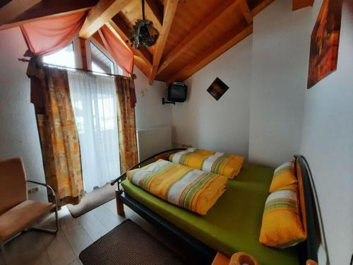 Tempat tidur dalam kamar di Nice apartment in Piedmont