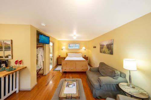 a living room with a bed and a couch at Aurora Park Cottages in Calistoga