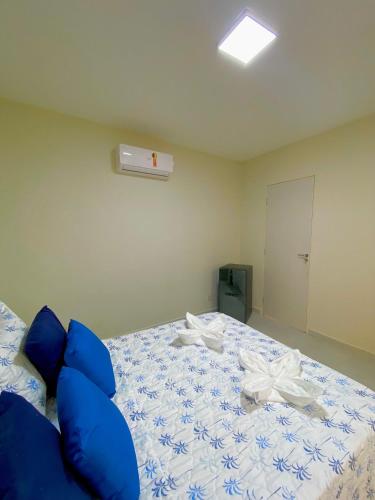 Katil atau katil-katil dalam bilik di Solar Água Apartaments