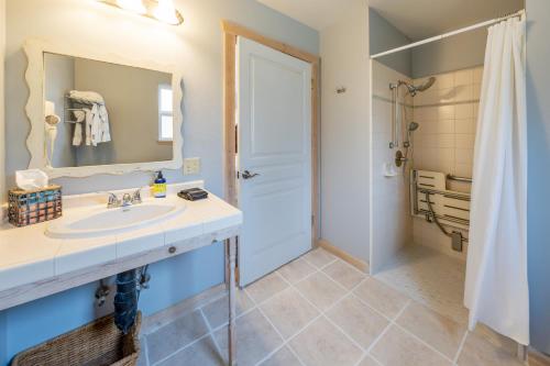 a bathroom with a sink and a shower at Aurora Park Cottages in Calistoga