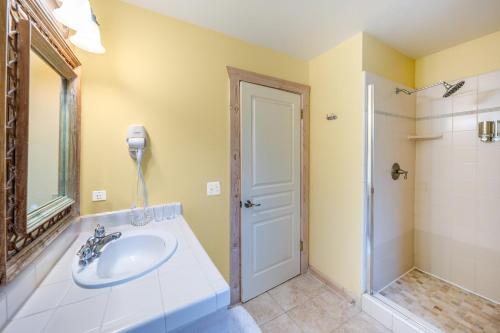 a bathroom with a sink and a shower at Aurora Park Cottages in Calistoga