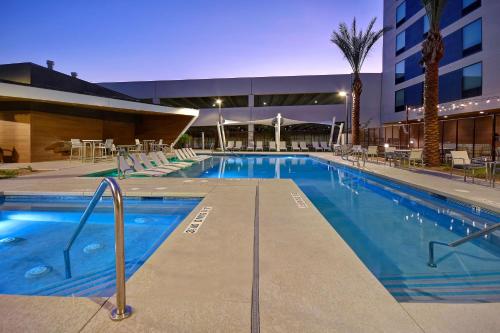 Hampton Inn & Suites Las Vegas Convention Center - No Resort Fee Image