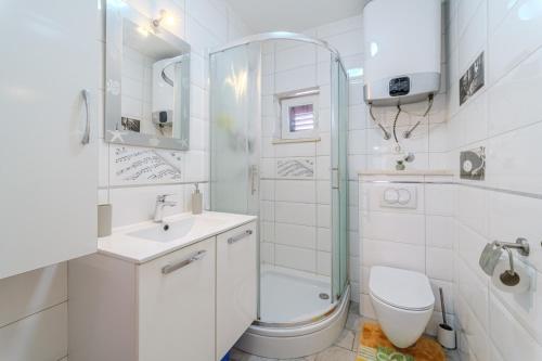 Koupelna v ubytování Apartments by the sea Milna, Brac - 22519