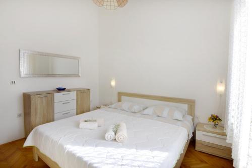 Apartments with parking space Umag - 22659