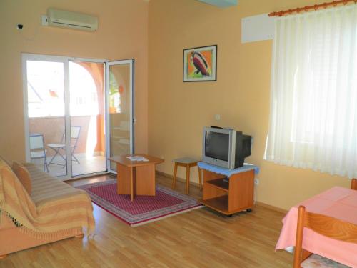 Apartments with parking space Baska, Krk - 22662